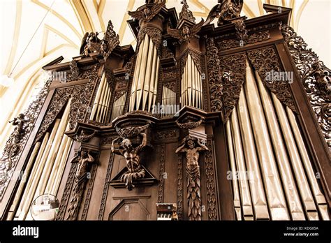 famous pipe organs.